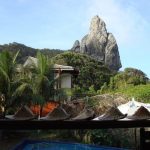 Prática de Rapel no Morro do Piquinho - Fernando de Noronha, Pernambuco