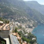 Positano, belíssimo povoado com ruas íngremes e estreitas, repletas de boutiques e cafés - Costa Amalfitana, Itália