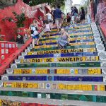 A Esacadaria Selarón tem 215 degraus e é coberta por mais de 2 mil azulejos recolhidos entre mais de 60 países do mundo - Rio de Janeiro, RJ