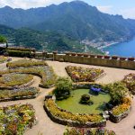 Jardins de Ravello, com uma vista deslumbrante da região - Costa Amalfitana, Itália