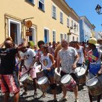 O desfile nas ruas durante o Carnaval - Salvador, Bahia